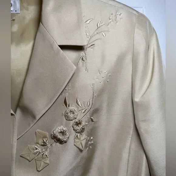 Talbots Pure Silk Embroidered Beads Beige Suit Sz 12 Petite Skirt Blazer Floral - Picture 3 of 14